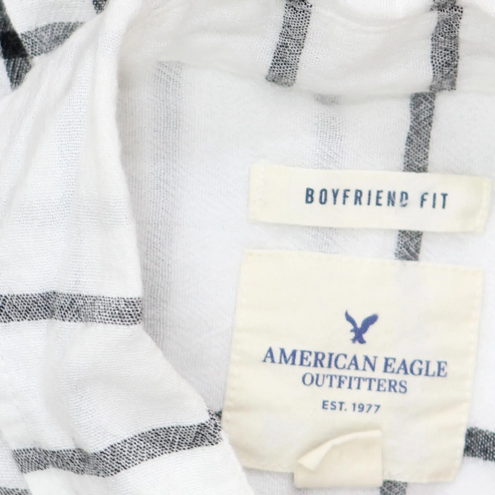 American Eagle Lightweight Button Up Boyfriend Fit Shirt White / Black Plaid M