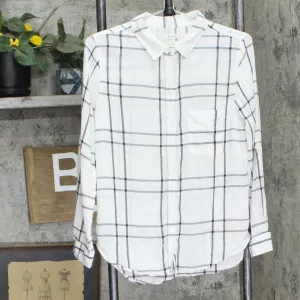 American Eagle Lightweight Button Up Boyfriend Fit Shirt White / Black Plaid M