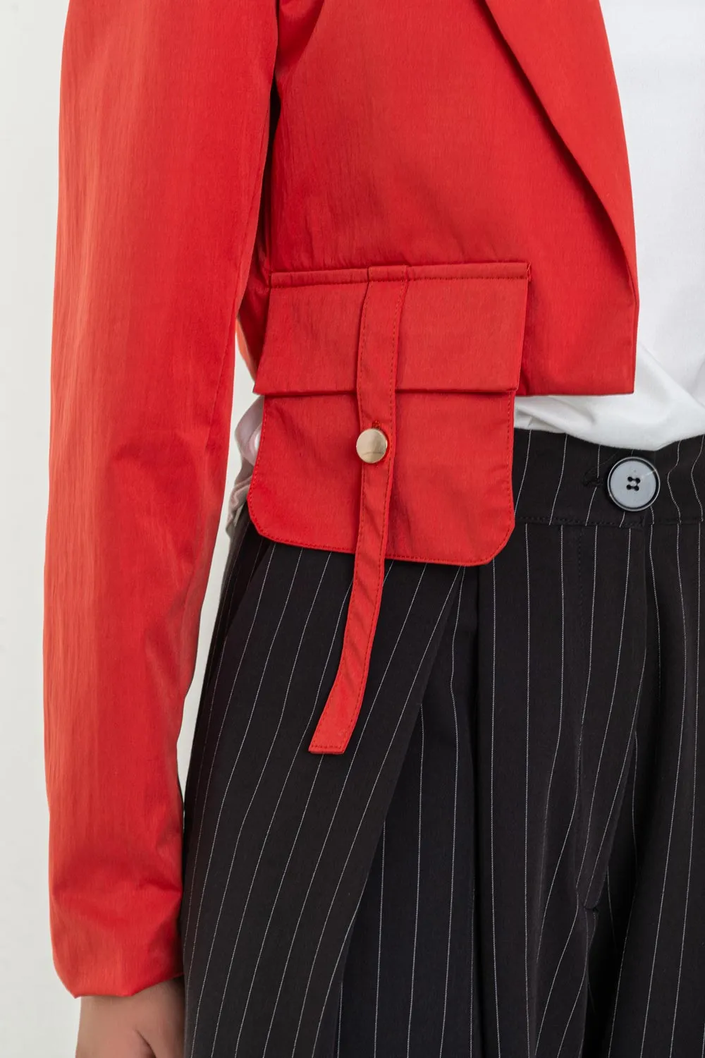 Blazer corto abierto bolsillos con trabillas