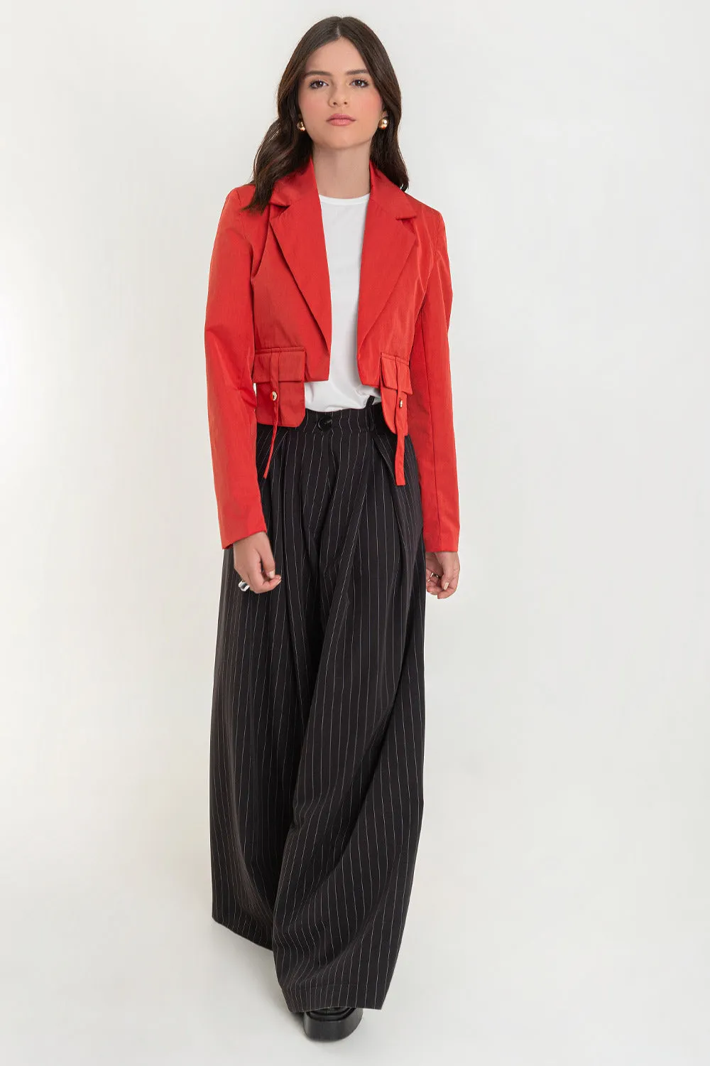 Blazer corto abierto bolsillos con trabillas