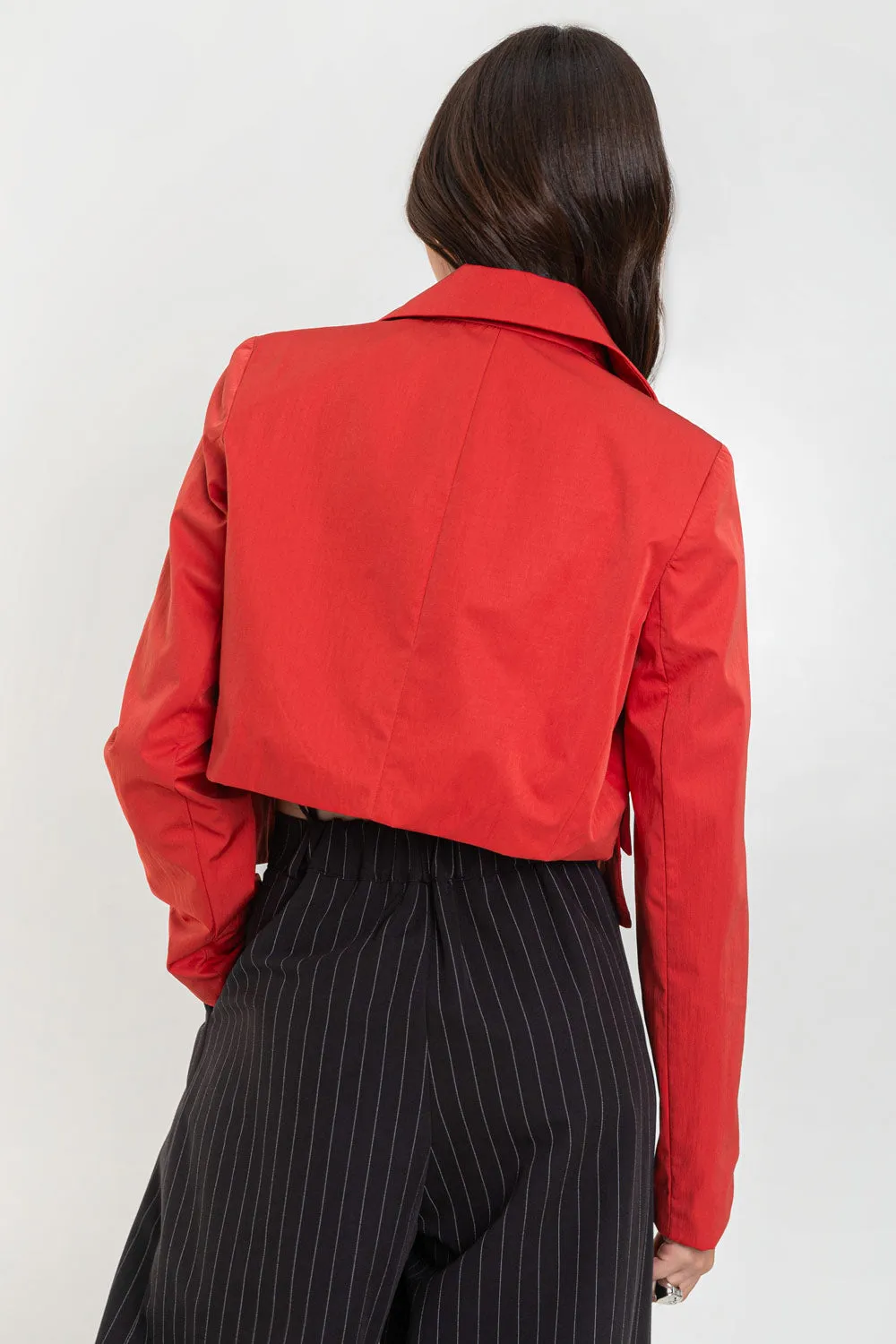 Blazer corto abierto bolsillos con trabillas