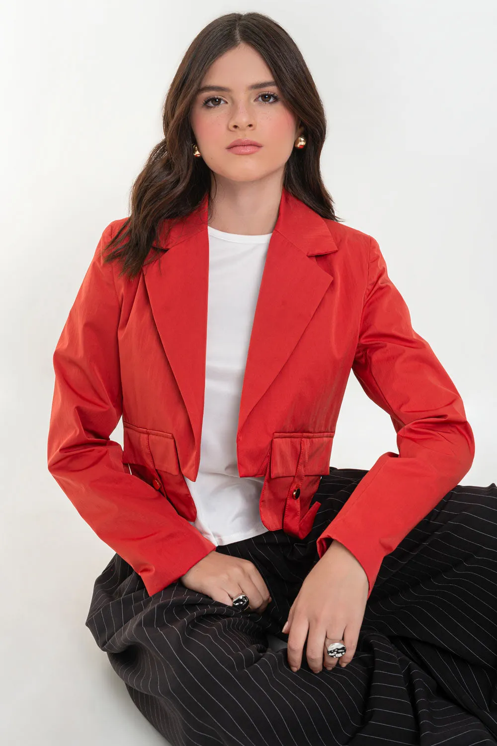Blazer corto abierto bolsillos con trabillas