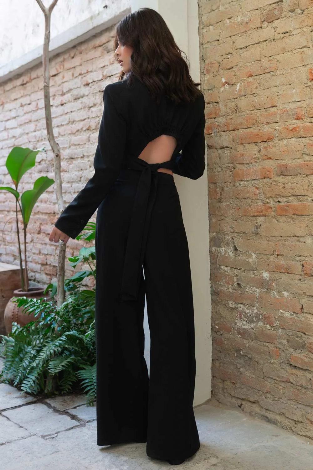 Blazer corto con solapa cut out espalda