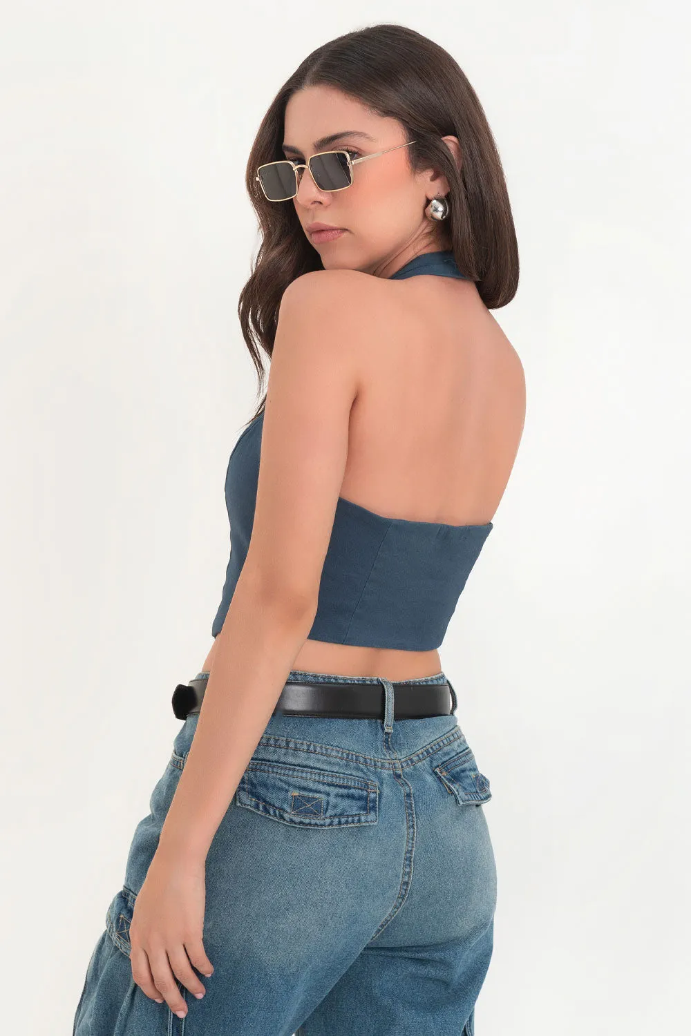 Chaleco corto halter con botones contraste