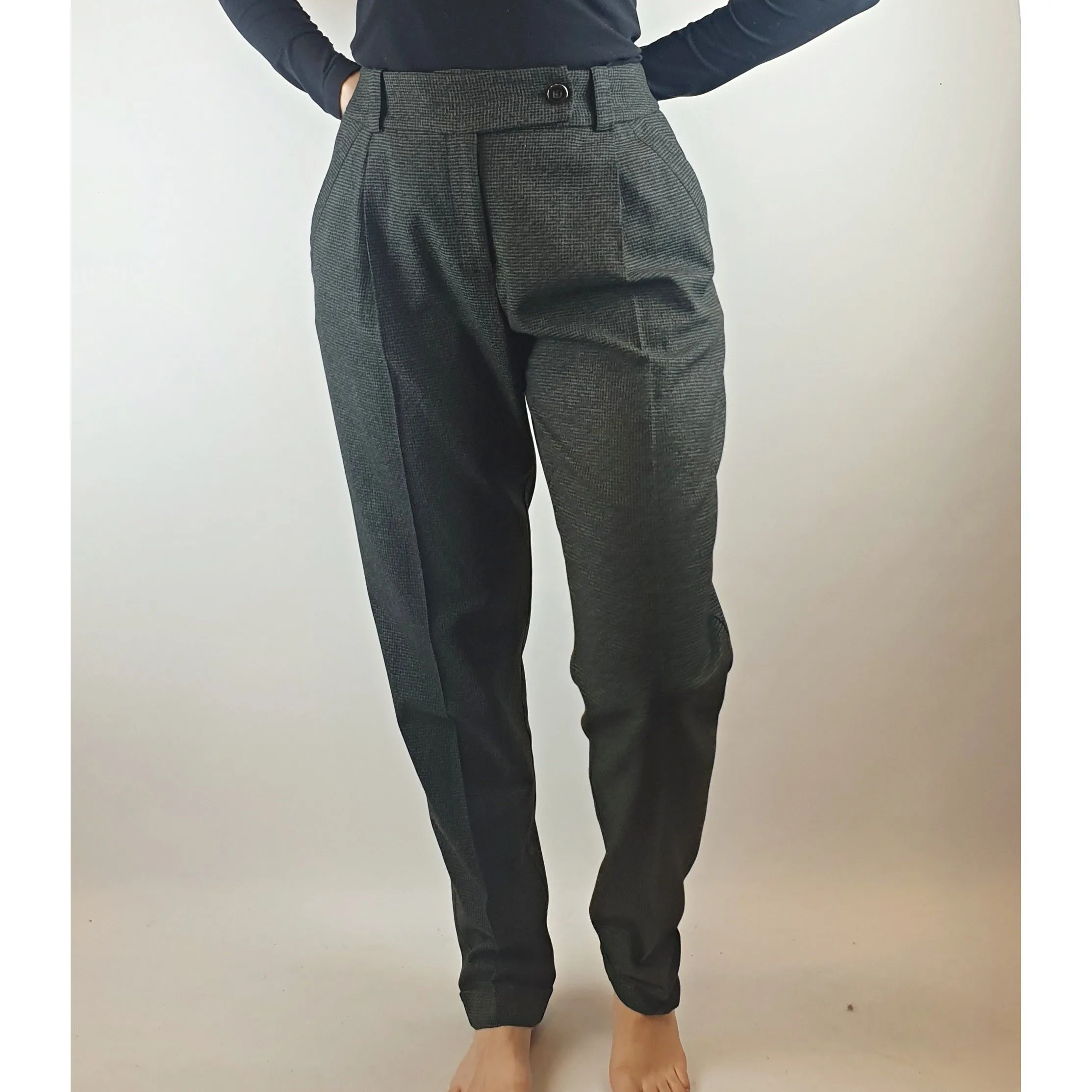 Cue black and grey small houndstooth print pants size 10