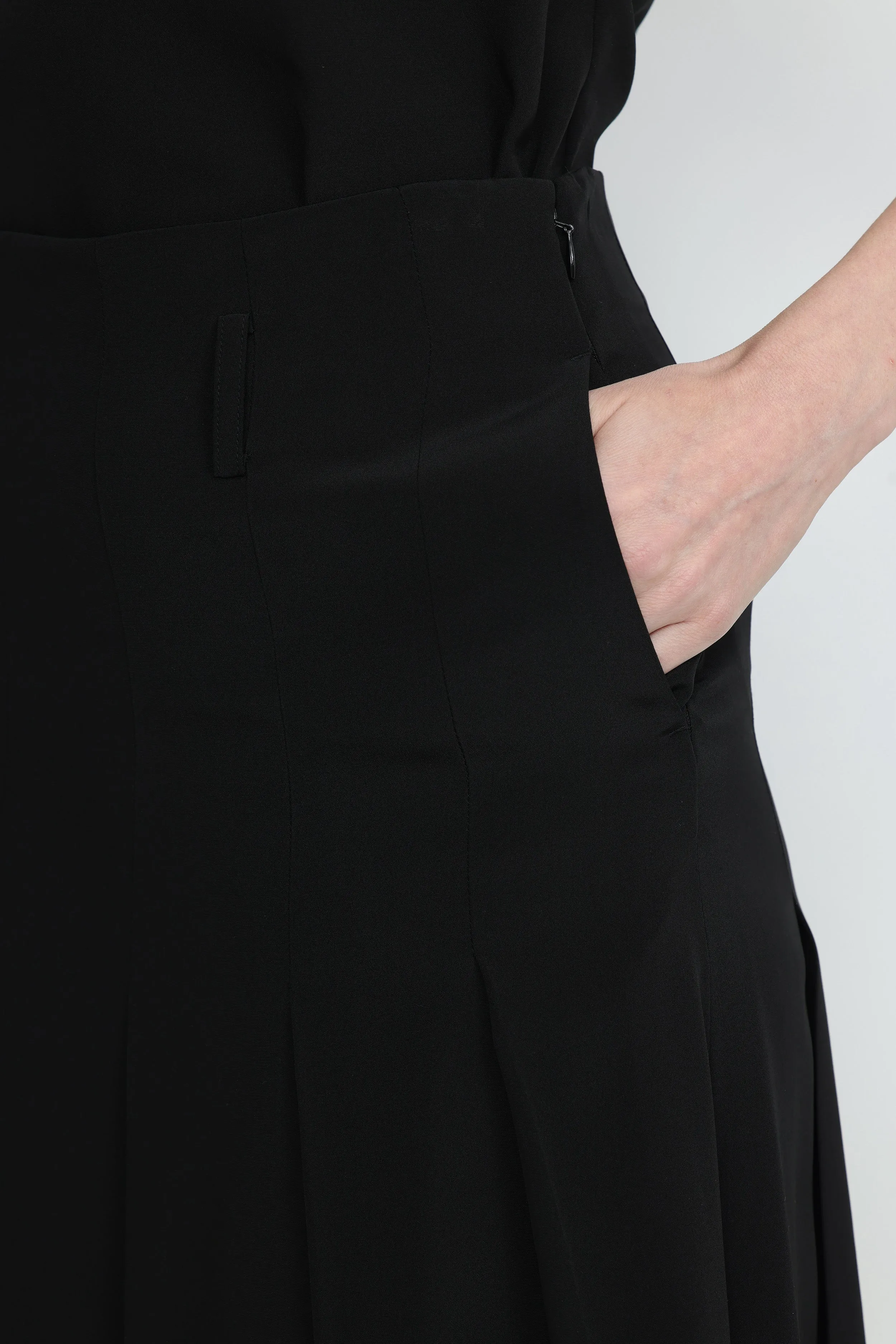 Hjo Pleated Skirt in Black Silk