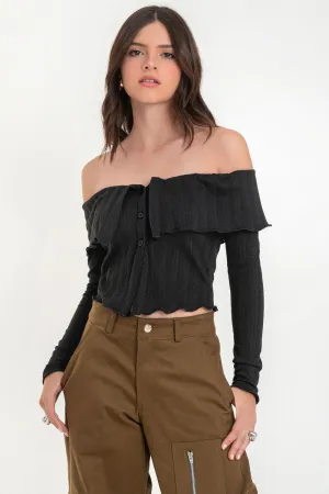 Jersey de hombros descubiertos bajo v botones