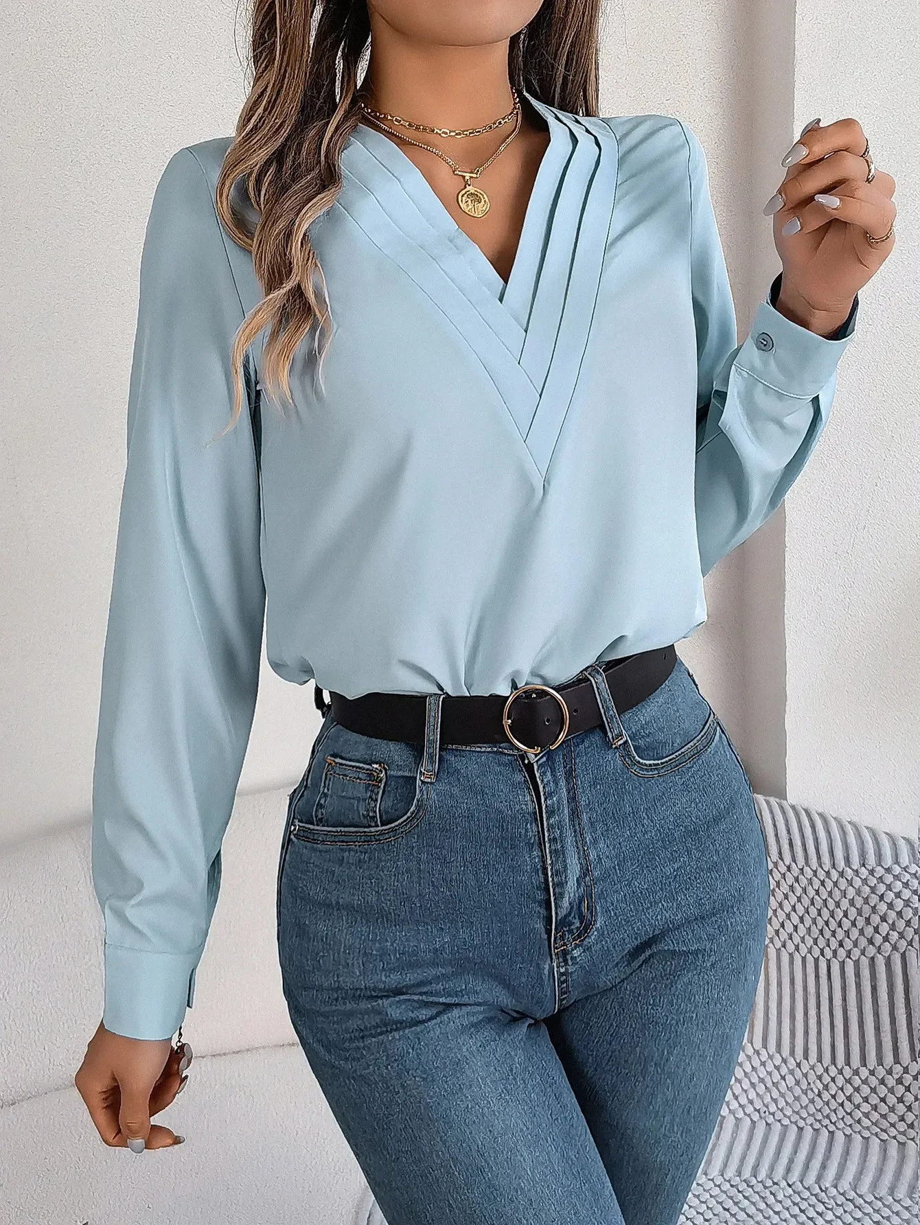 Layered V-Neck Long Sleeve Blouse – Slim Fit White Pullover for Office Chic, Autumn/Winter Fashion