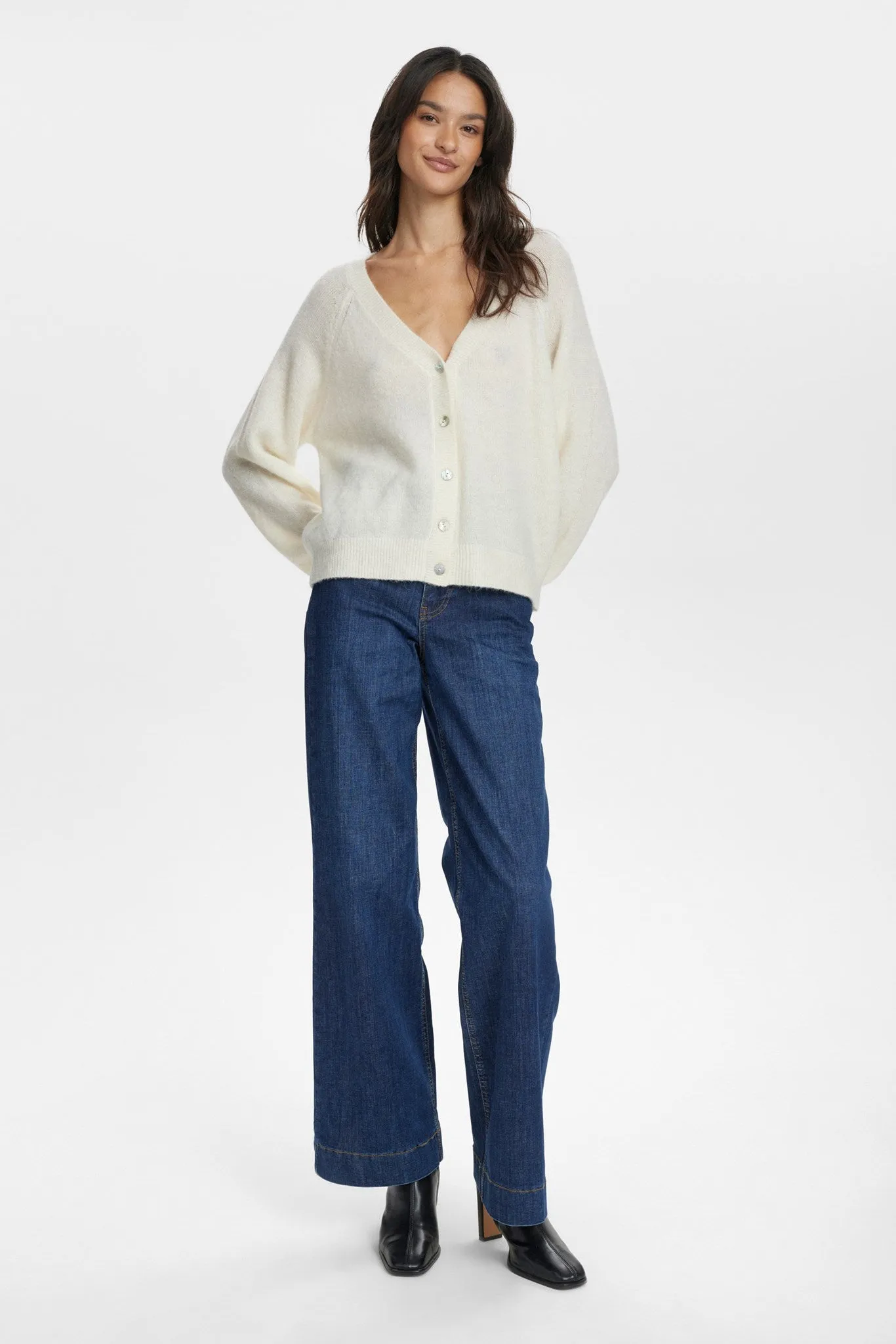 NURIETTE V-NECK CARDIGAN - Cloud Dancer