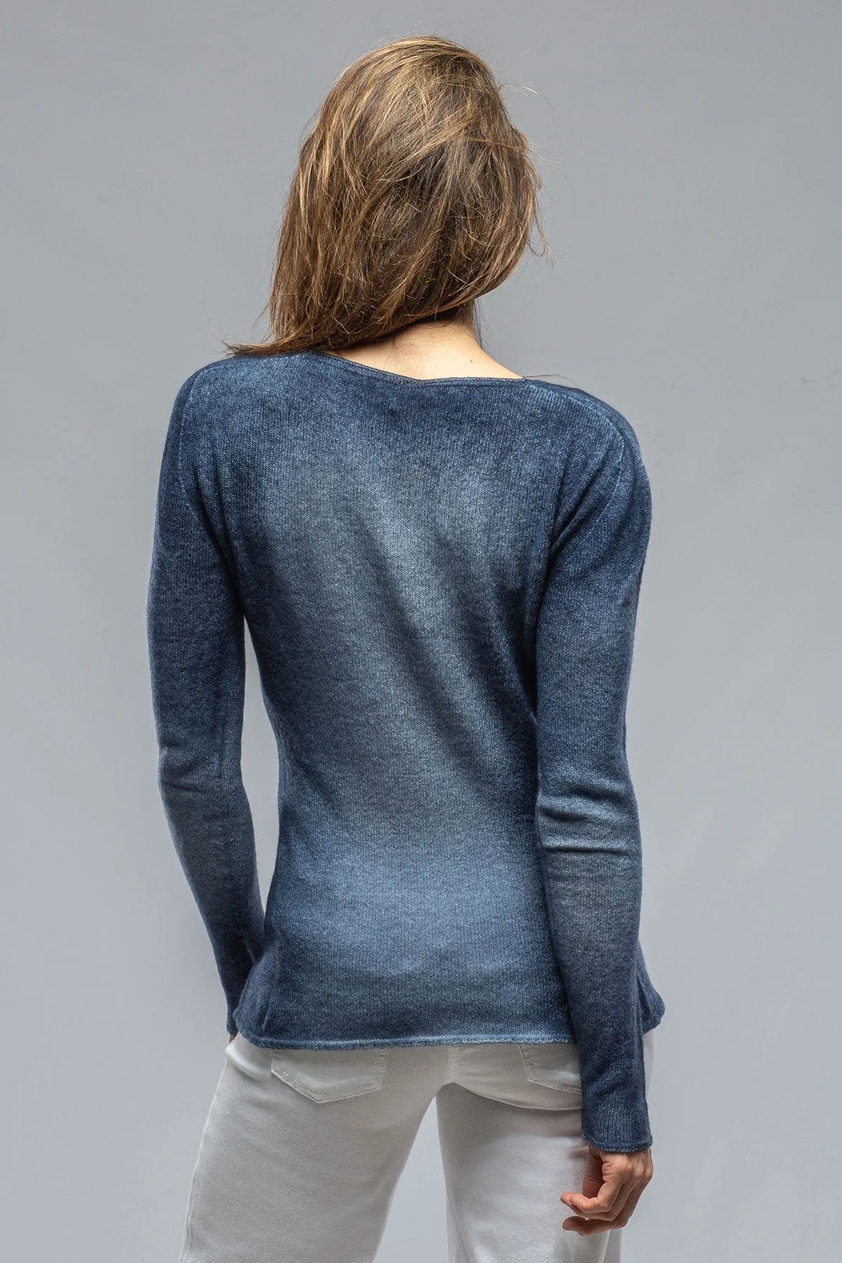 Sali Bi-Color V-Neck Sweater In Blue