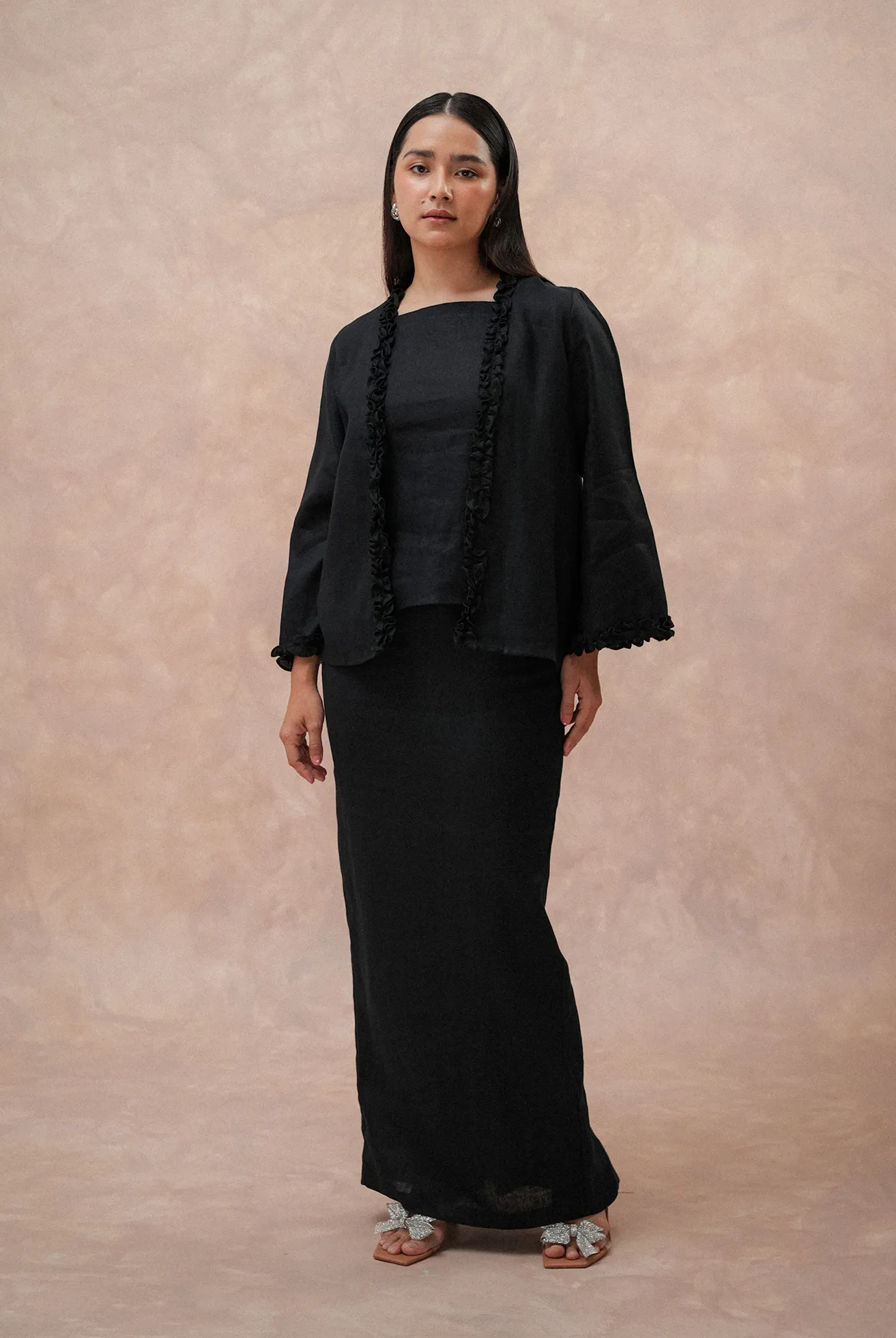 The Classic Pleated Linen Skirt in Ebony