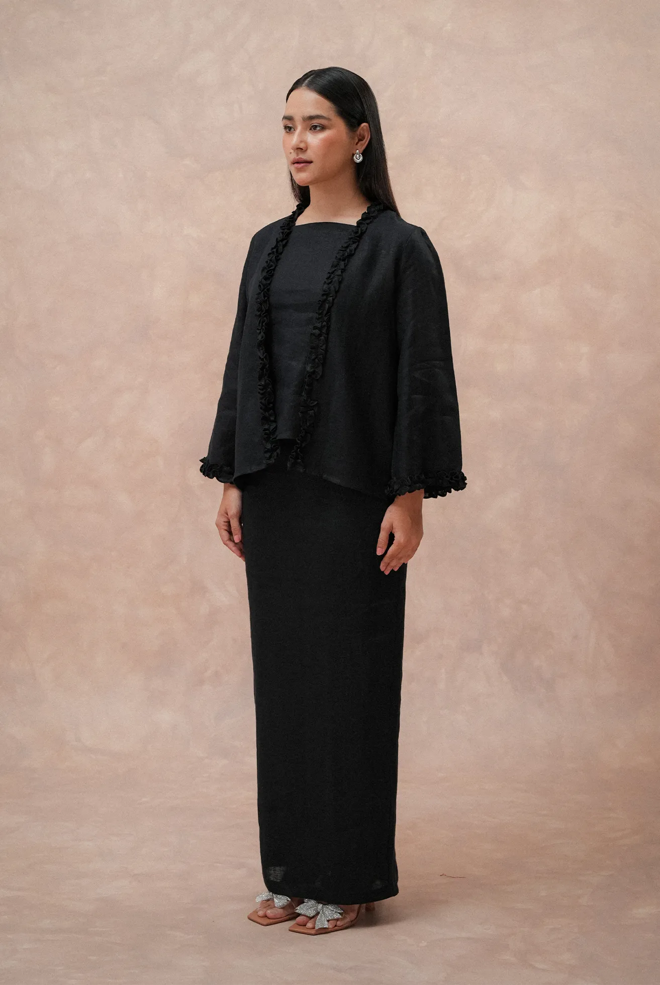 The Classic Pleated Linen Skirt in Ebony