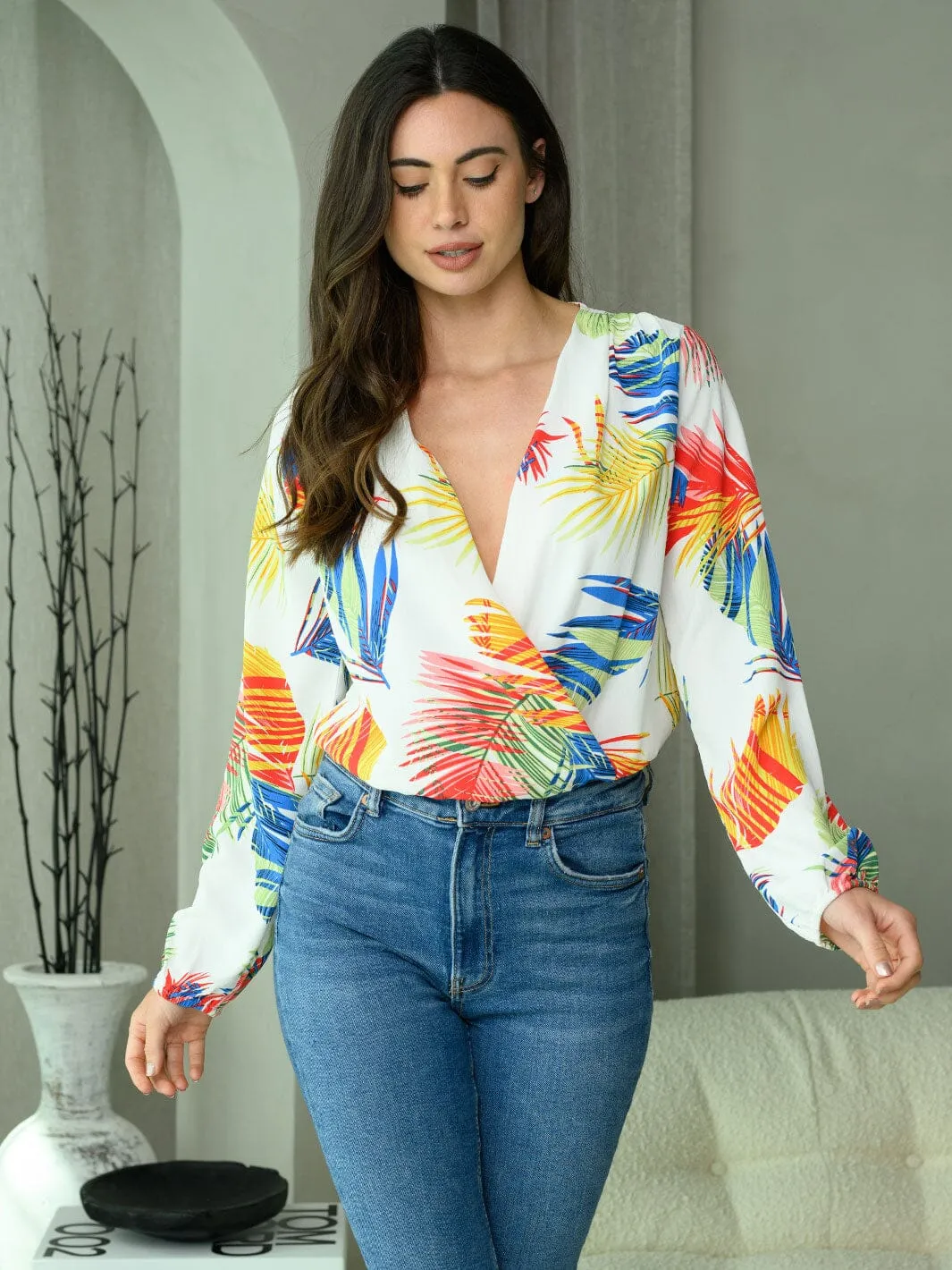 WOMEN'S LONG SLEEVE LEAF MULTI PRINT SURPLICE BODYSUIT